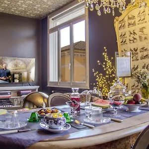 La Maison Du Theatre Bed & Breakfast